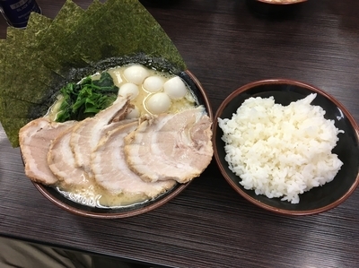 「チャーシューラーメン＋うずら＋のり＋ライス／¥1,180」@横浜家系ラーメン 大黒家の写真