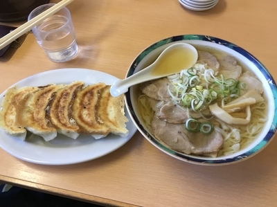 「ハーフ＆ハーフ+ギョウザ／￥734+399」@佐野らーめん 麺龍の写真
