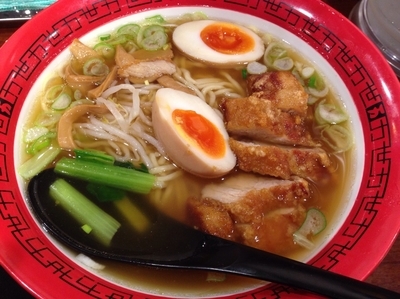 「排骨拉麵＋味玉」@万世麺店 新宿西口店の写真