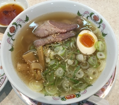 「牛骨塩ラーメン＋餃子（￥518＋￥259）」@餃子の王将 小田原店の写真