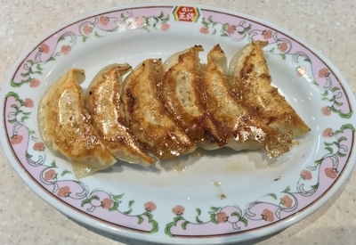 「牛骨塩ラーメン＋餃子（￥518＋￥259）」@餃子の王将 小田原店の写真