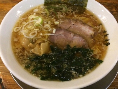 「らーめん 醤油 細麺 680円 ランチライスサービス」@めん屋 桔梗の写真