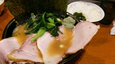 「チャーシュー麺（固め・濃いめ）+ライス」@末廣家の写真