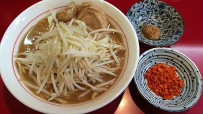 「ラーメン麺半分 ニンニクと辛揚げ別皿で 730円」@千里眼の写真