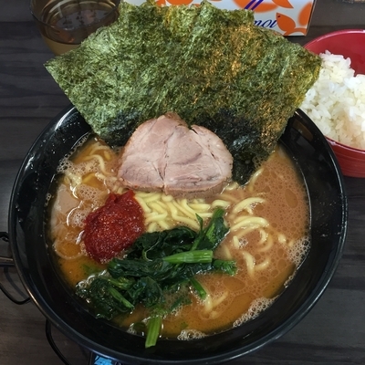 「赤辛ラーメン 並盛」@横浜家系らーめん 武術家の写真