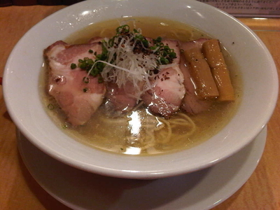 「焼豚塩そば(1150円)」@Japanese Soba Noodles 蔦の写真