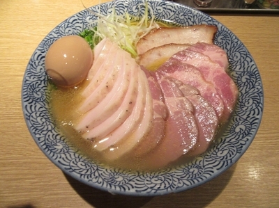 「特製芳醇香味そば塩＋豚＋鶏＋アレ（１８００円）」@麺屋 一燈の写真