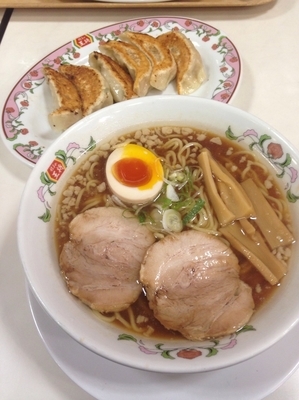 「醤油ラーメン 餃子」@餃子の王将 北朝霞店の写真