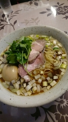 「黒そば  ７５０円    雫味玉  １００円」@麺工 小烏丸の写真