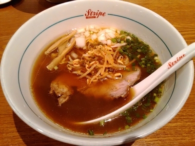 「マイスター限定 淡麗 牛骨辛中華そば」@ストライプ ヌードルズの写真