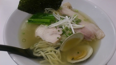 「ホンビノス貝と錦爽鶏だし塩らーめん 800円」@海老・特濃煮干そば まるはの写真