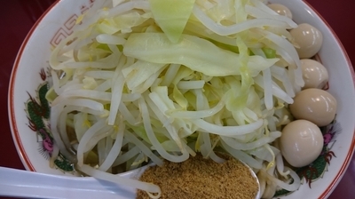 「ラーメン　750円＋うずら＋かつお」@ジラフの写真