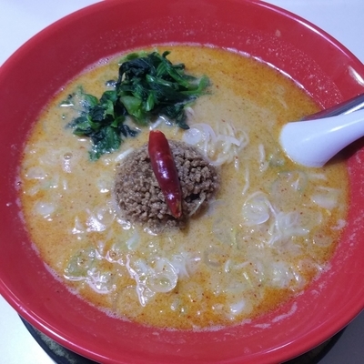 「担々麺(並辛)７００円」@らーめん工房 赤まる 那覇店の写真