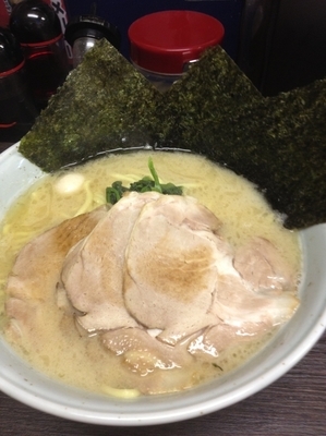 「チャーシュー麺中盛、硬め濃いめ」@戦極無双の写真