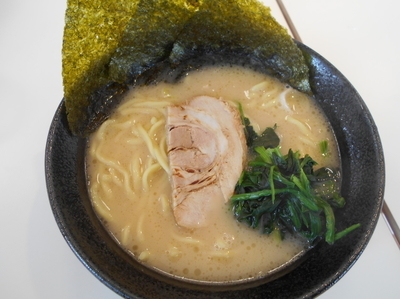 「醤油らーめん680+税=734円」@らーめん わらい屋の写真