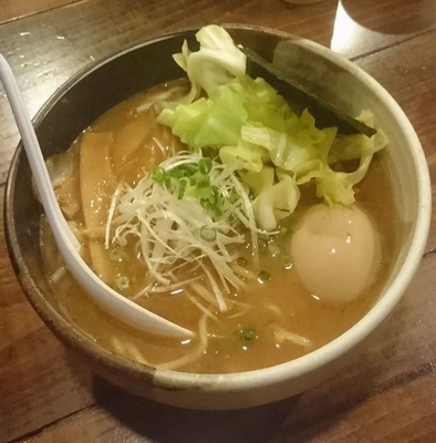 「味玉らーめん(麺少な目)＋キャベツ」@らーめん Zootの写真