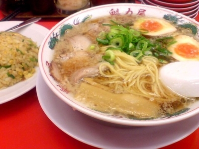 「ラーメン半チャーハン定食+味玉(850円+100円+税)」@ラーメン魁力屋 五反田店の写真