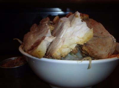 「豚ラーメン (900円)(大)」@ラーメン荘 地球規模で考えろ 未来への写真