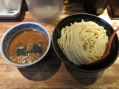 「つけ麺（中盛）：730円」@つけ麺専門店 三田製麺所 有楽町店の写真