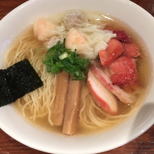 白だし特製ワンタン麺(ハーフ)+切り落としチャーシュー。