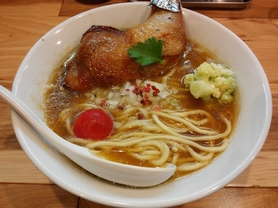 「鶏白湯らーめん 骨付き鶏もものっけ（限定）」@らーめん カッパハウスの写真
