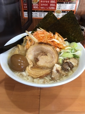 「背脂ラーメン680円 特製200円」@麺処 うち田の写真