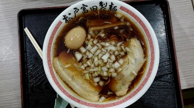「竹岡式ラーメン+たまご」@松戸富田製麺 三井アウトレットパーク木更津店の写真