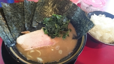 「ラーメン（650円）＋海苔（50円）＋ライス（100円）」@家系ラーメン とらきち家の写真