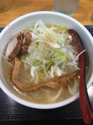 「【限定】札幌風ネギ塩ラーメン」@味噌麺処 花道庵の写真