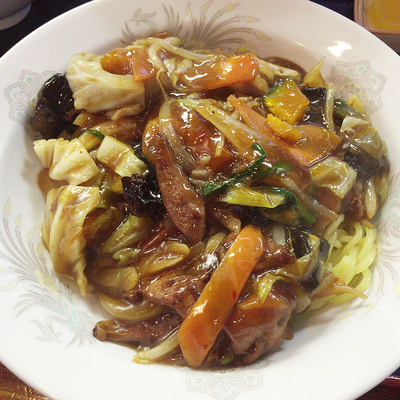 「スタミナ冷し（半麺）700円　半ライス100円」@ラーメンしょうやの写真