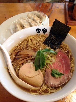 「煮干そば 醤油  餃子」@中華そば 田家 本店の写真