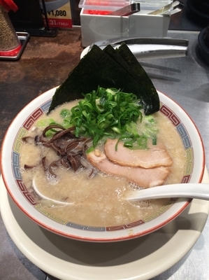 「ラーメン＋キクラゲ＋ネギ＋海苔＋タマネギ」@一風堂 大森店の写真
