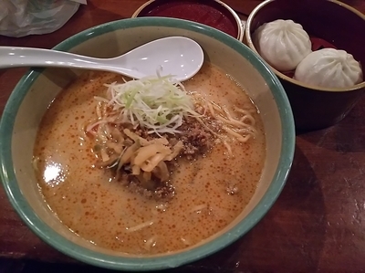 「坦坦麺 （辛味噌）　＋肉まん」@China Voyagerの写真