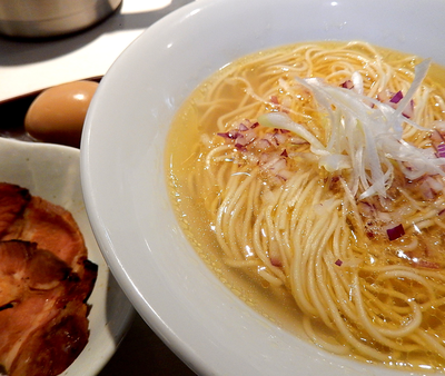 「【大晦日限定】しおそば　すぺちあ～れ＋味玉（900円）」@煮干し中華そば 一燈の写真