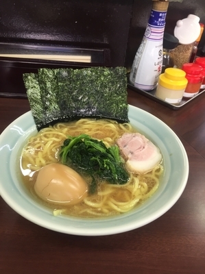 「ラーメン並+味玉+ギョーザ+ランチライス」@ラーメン 岡村屋の写真