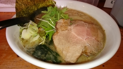 「醤油らーめん」@らぁ麺 亀我楽の写真