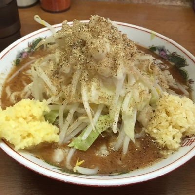 「味噌ラーメン ニンニクアブラ魚粉タマネギショウガ」@らーめん おうか 松戸松飛台店の写真