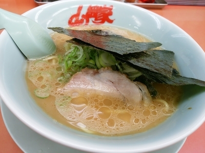 「醤油ラーメン(並盛・160g)630円」@ラーメン 山岡家 高崎中尾店の写真