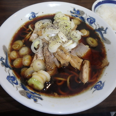 「中華そば小(並)(750円)、ライス小(120円)」@大喜 駅前店の写真