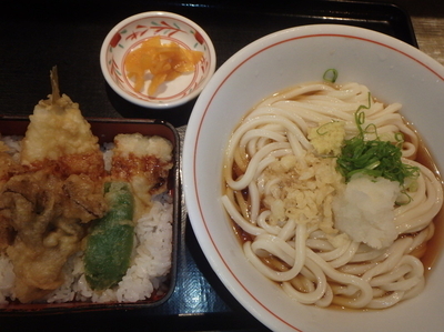 「海鮮天丼セット(おろしぶっかけ)(1,000円)1玉無料」@さぬきうどん天霧 可部店の写真