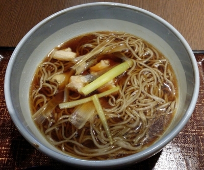 「かしわそば　600円」@そば うどん處 七福 弁天庵 四谷三丁目店の写真