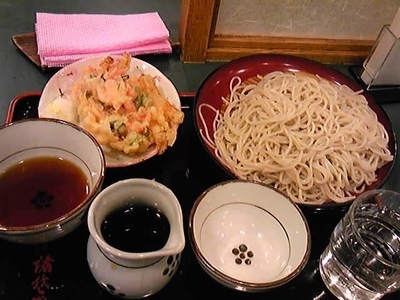 「２枚もりかき揚げ付き（４１０円）」@小諸そば 東池袋店の写真