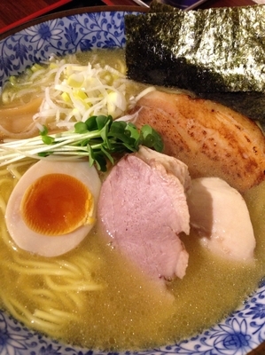 「特製ラーメン 塩 大盛」@らーめんなが田 その二の写真