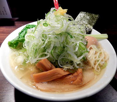 「鯵煮干し味玉中華そば＋葱（980円）」@志奈そば 田なか Secondの写真