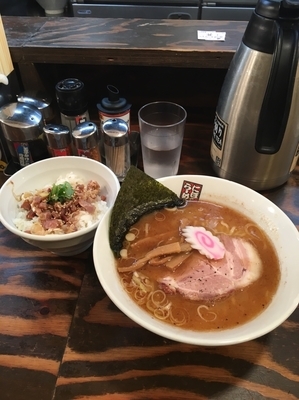 「煮干しらーめん&焼豚丼」@煮干しらーめん 玉五郎 東京新宿店の写真