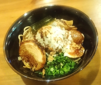 「黒まぜ 大盛 味玉クーポン 880円」@麺や 飛来の写真