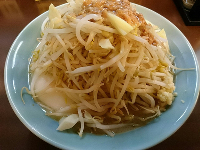 「ラーメン小（もち、麺のハーフ）」@立川マシマシ秘密工場の写真