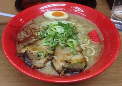 「熱血豚骨(限定)＋半ライス(800円＋サービス)」@熱血らーめん in Yokohamaの写真