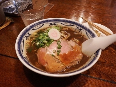 「豚骨アジ節　醤油」@ラーメン・餃子 ハナウタの写真
