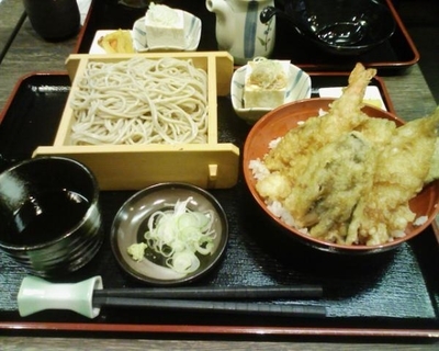 「天丼とおそばのセット９００円」@ゆらりの写真